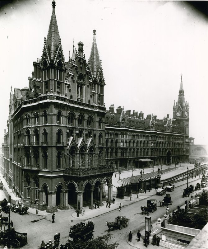 Estación de Ferrocarril de St Pancras; fotografía de abril de 1899 de English Photographer