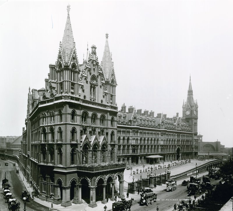 Estación de Ferrocarril de St Pancras; fotografía de abril de 1899 de English Photographer