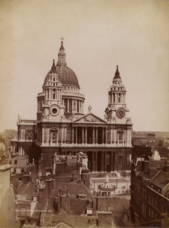 Catedral de St Pauls, Londres, con tejado (fotografía en blanco y negro) de English Photographer