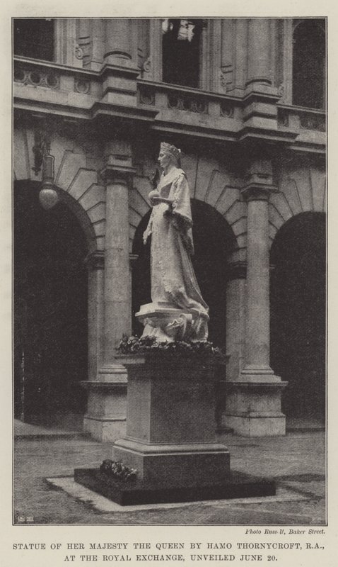 Estatua de Su Majestad la Reina por Hamo Thornycroft, RA, en el Royal Exchange, develada el 20 de junio de English Photographer