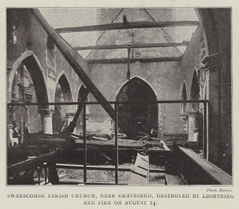 Iglesia parroquial de Swanscombe, cerca de Gravesend, destruida por un rayo y fuego el 14 de agosto de English Photographer