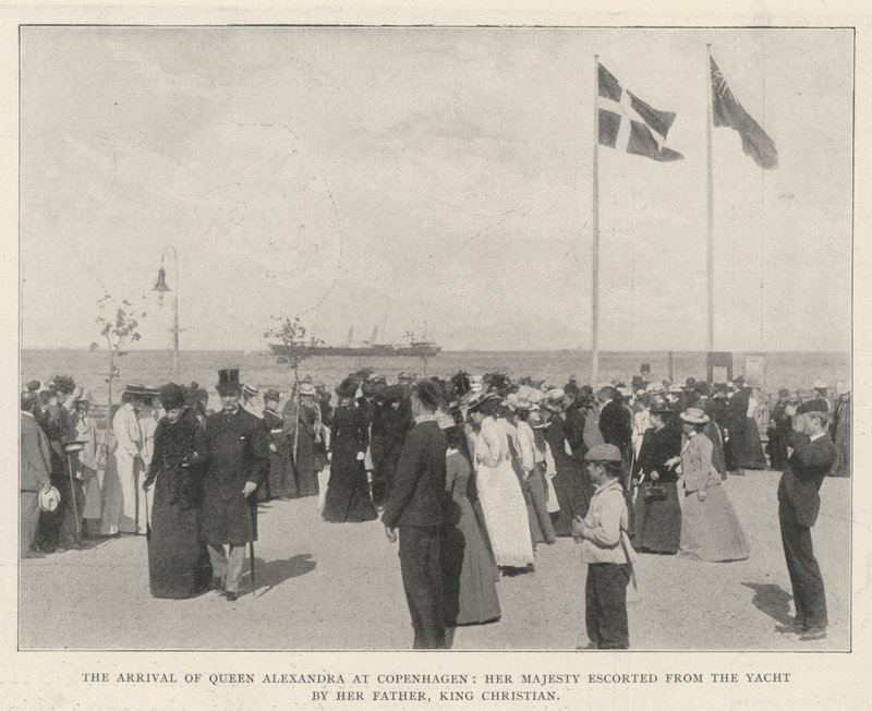 La Llegada de la Reina Alexandra a Copenhague, Su Majestad escoltada desde el Yate por su Padre, el Rey Christian de English Photographer