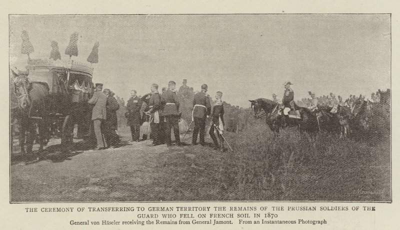 La Ceremonia de Transferencia al Territorio Alemán de los Restos de los Soldados Prusianos de la Guardia que cayeron en Suelo Francés en 1870 de English Photographer