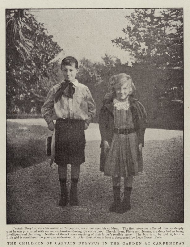 Los hijos del Capitán Dreyfus en el jardín de Carpentras de English Photographer