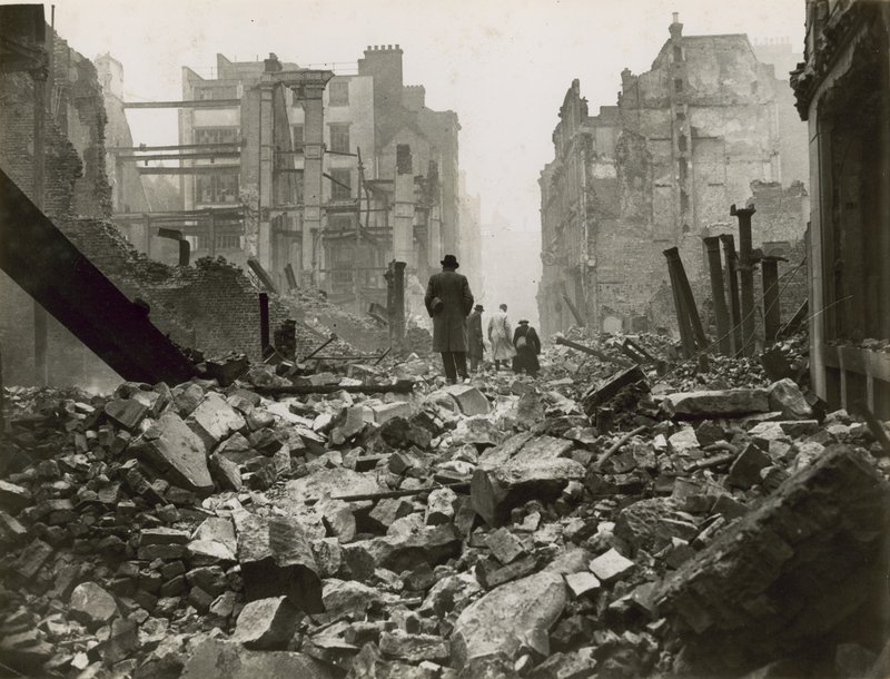 La Ciudad de Londres después de un bombardeo de English Photographer