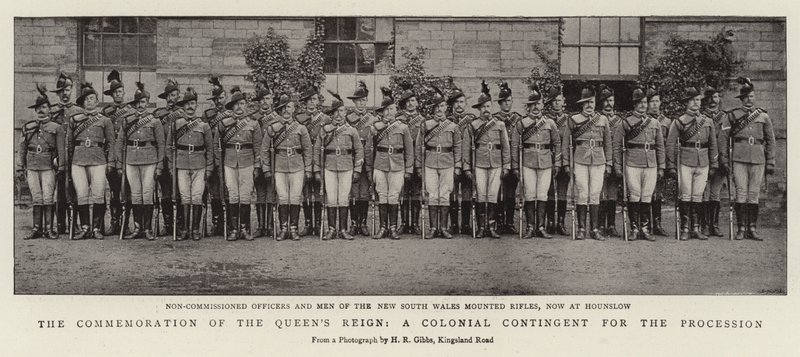 La Conmemoración del Reinado de la Reina, un Contingente Colonial para la Procesión de English Photographer