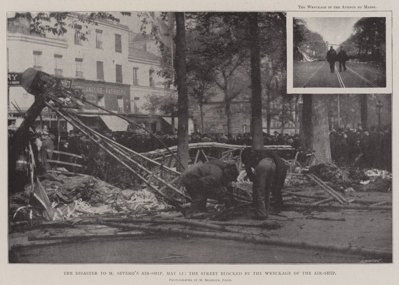 El desastre del dirigible de M Severo, 12 de mayo, la calle bloqueada por los restos del dirigible de English Photographer