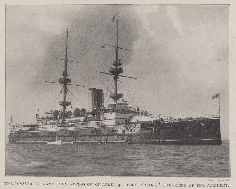 La desastrosa explosión de un cañón naval el 14 de abril, HMS Mars, la escena del accidente de English Photographer