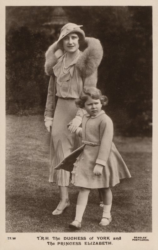 La Duquesa de York y la Princesa Isabel de English Photographer