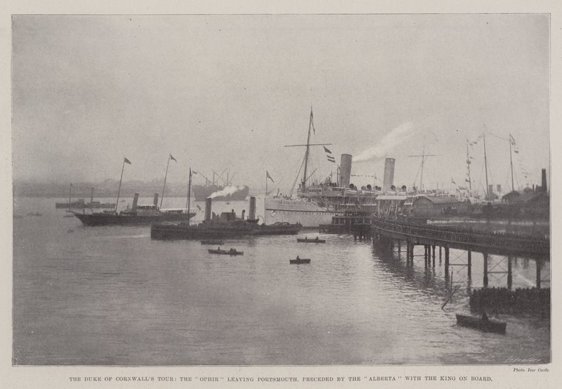 El Tour del Duque de Cornwall, el Ophir saliendo de Portsmouth, precedido por el Alberta con el Rey a Bordo de English Photographer