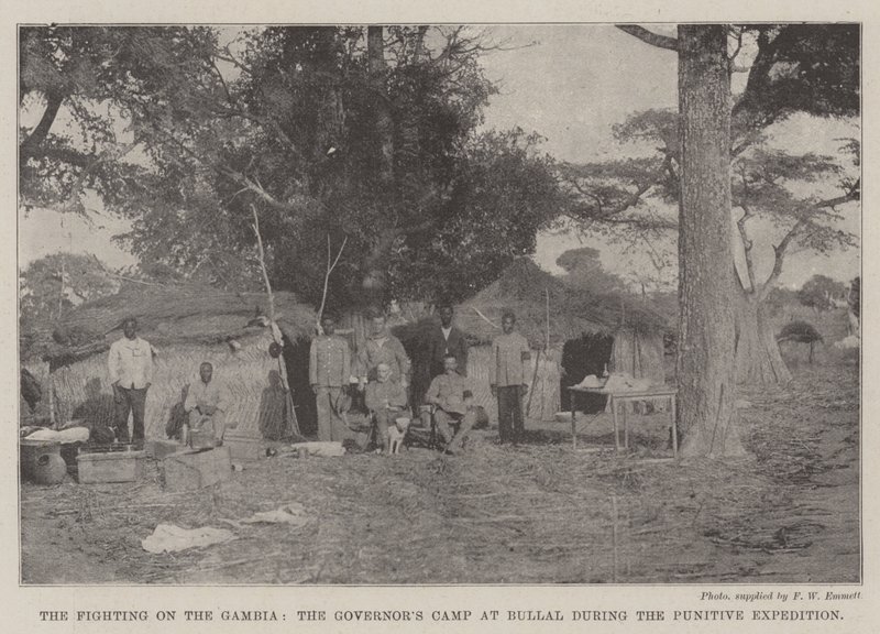 Los Combates en el Gambia, el Campamento del Gobernador en Bullal durante la Expedición Punitiva de English Photographer