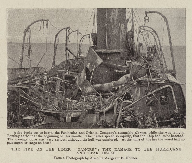 El incendio en el transatlántico Ganges, los daños en las cubiertas de huracán y de mástil de English Photographer