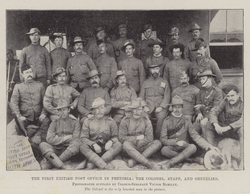 La primera oficina de correos británica en Pretoria, el coronel, el personal y los ordenanzas de English Photographer