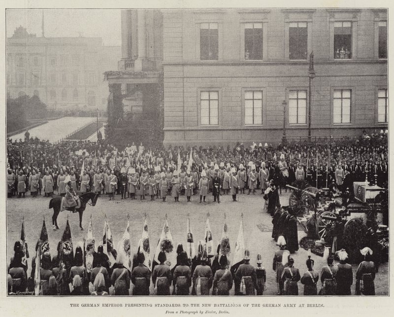 El Emperador Alemán presentando estandartes a los nuevos batallones del ejército alemán en Berlín de English Photographer