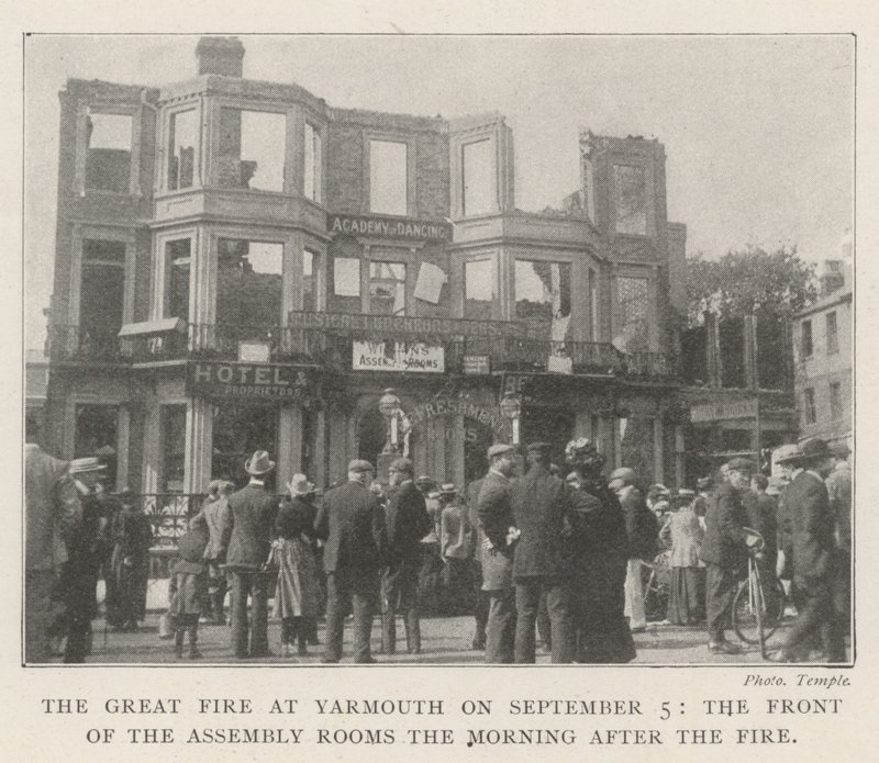 El Gran Incendio en Yarmouth el 5 de Septiembre, el Frente de las Salas de Asamblea la Mañana Después del Incendio de English Photographer