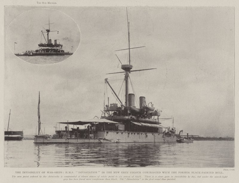 La invisibilidad de los buques de guerra, HMS Devastation en el nuevo color gris contrastado con el casco pintado de negro anterior de English Photographer