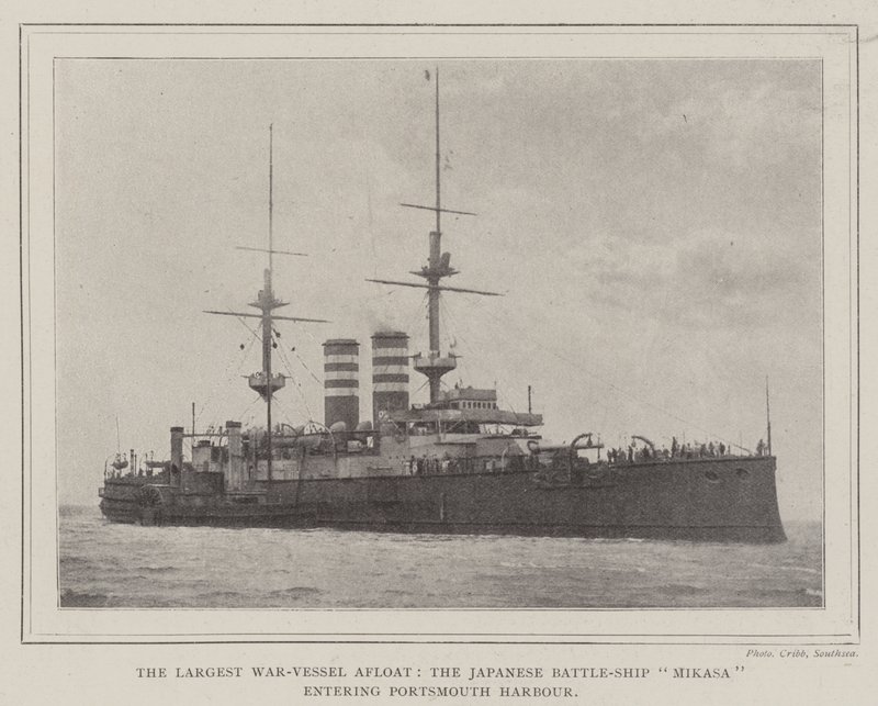 El Buque de Guerra Más Grande a Flote, el Acorazado Japonés Mikasa entrando en el Puerto de Portsmouth de English Photographer