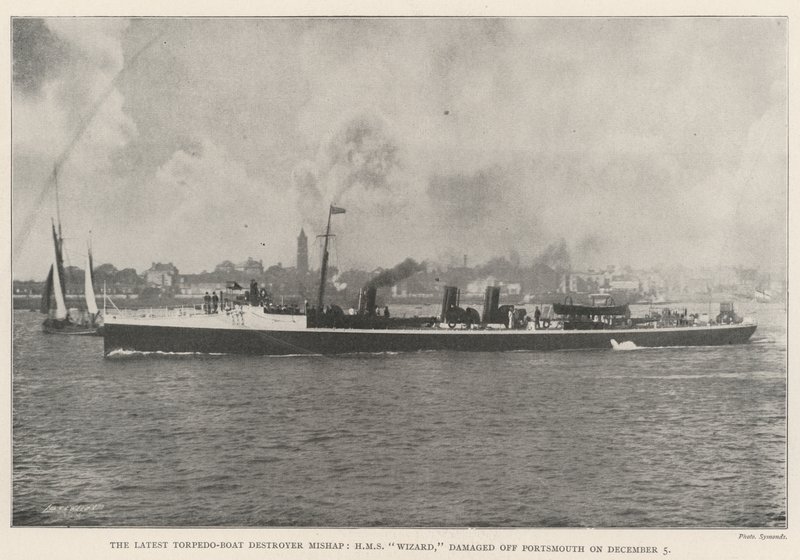 El último percance del destructor de torpedos, HMS Wizard, dañado frente a Portsmouth el 5 de diciembre de English Photographer