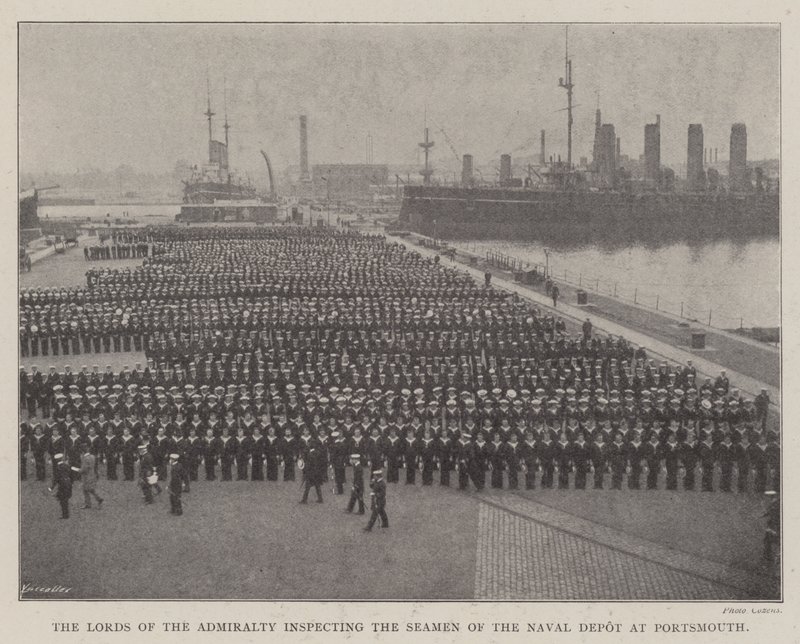 Los señores del Almirantazgo inspeccionando a los marineros del depósito naval en Portsmouth de English Photographer
