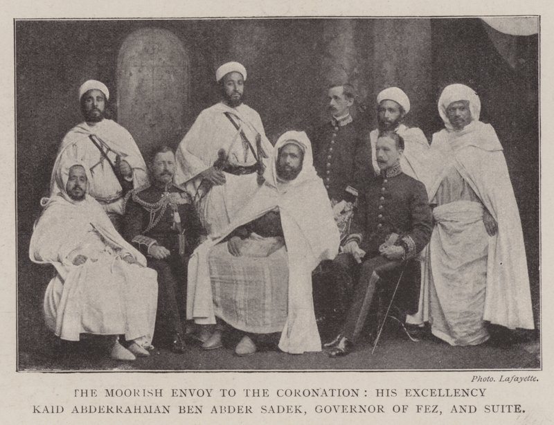 El enviado moro a la coronación, Su Excelencia Kaid Abderrahman ben Abder Sadek, Gobernador de Fez, y su séquito de English Photographer