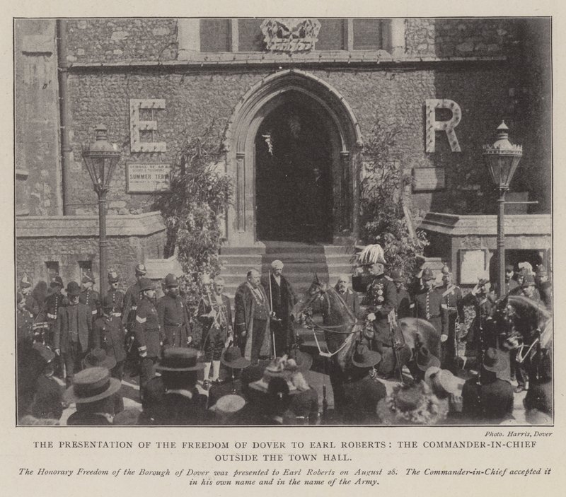 La presentación de la libertad de Dover al conde Roberts, el comandante en jefe fuera del ayuntamiento de English Photographer