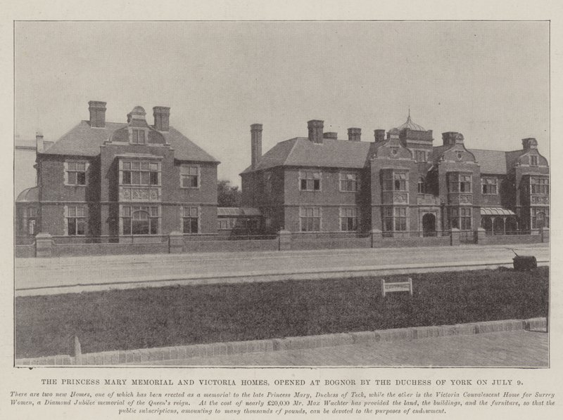 El Memorial de la Princesa Mary y las Casas Victoria, inauguradas en Bognor por la Duquesa de York el 9 de julio de English Photographer