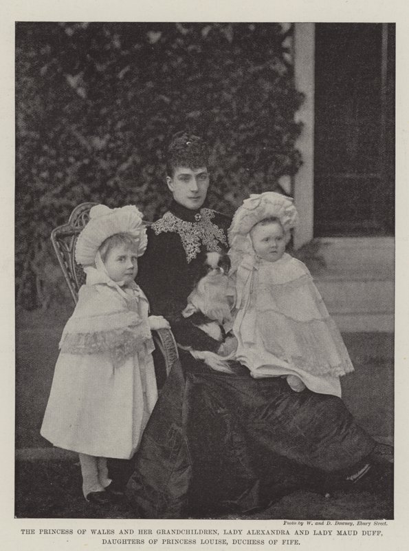 La Princesa de Gales y sus nietas, Lady Alexandria y Lady Maud Duff, hijas de la Princesa Louise, Duquesa de Fife de English Photographer
