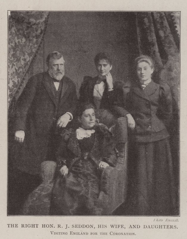 El muy honorable R J Seddon, su esposa e hijas, visitando Inglaterra para la coronación de English Photographer