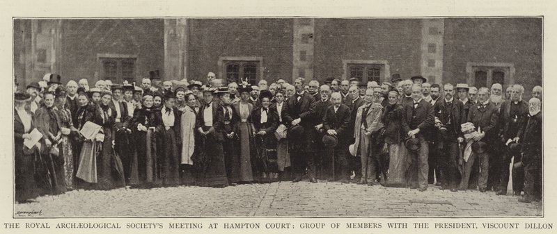 La Reunión de la Sociedad Arqueológica Real en Hampton Court, Grupo de Miembros con el Presidente, Vizconde Dillon de English Photographer
