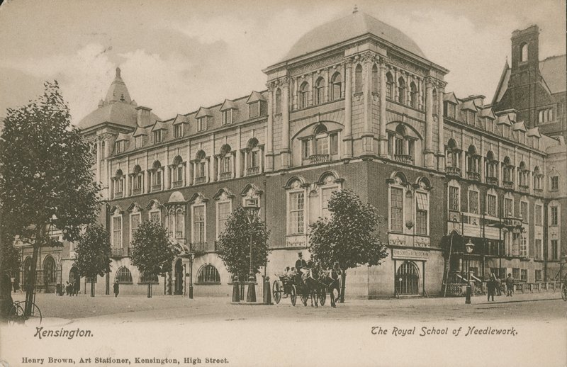 Royal School of Needlework, Kensington, Londres de English Photographer