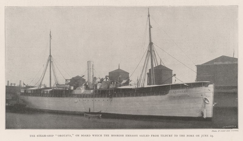 El buque de vapor Orotava, a bordo del cual la embajada marroquí zarpó de Tilbury al Nore el 24 de junio de English Photographer