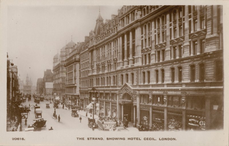 The Strand, Hotel Cecil, Londres de English Photographer
