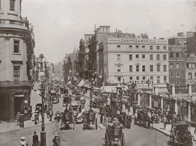 El Strand, desde cerca de Charing Cross, mirando al Este de English Photographer