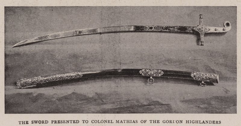 La Espada presentada al Coronel Mathias de los Gordon Highlanders de English Photographer