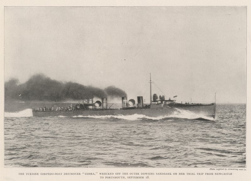 El destructor de torpedos a turbina Cobra, naufragado en el banco de arena Outer Dowsing durante su viaje de prueba de Newcastle a Portsmouth, 18 de septiembre de English Photographer