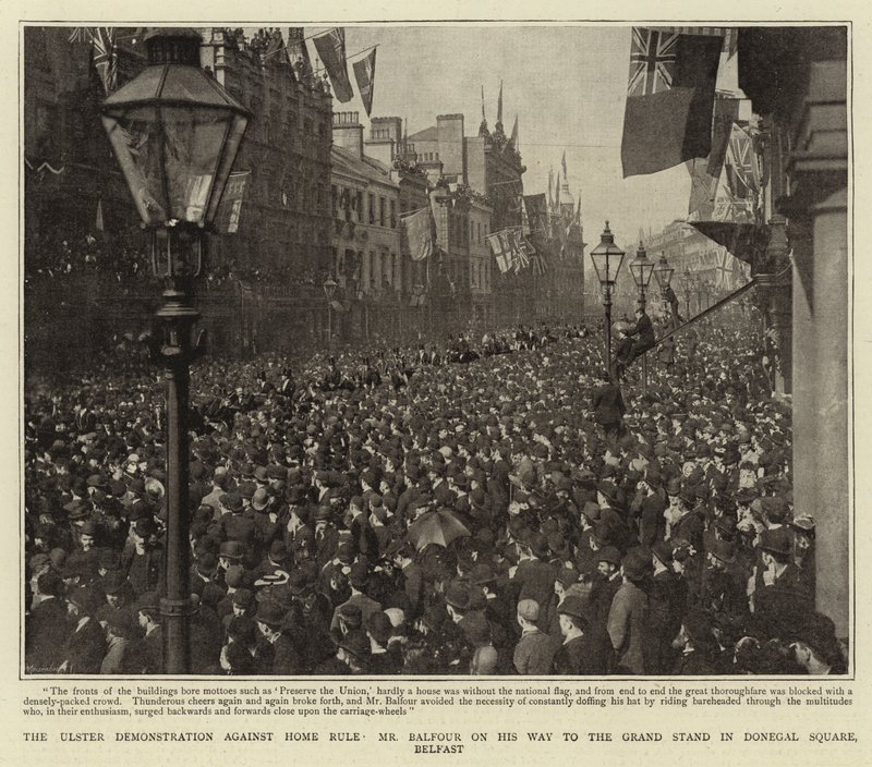 La demostración de Ulster contra el Home Rule, el Sr. Balfour en su camino hacia la tribuna en Donegal Square, Belfast de English Photographer