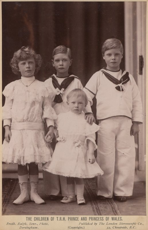 Los hijos de Alberto Eduardo y la Princesa Alexandra de English Photographer