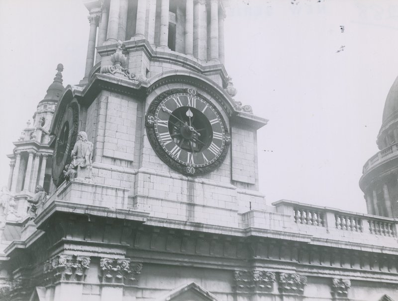 El reloj de la Catedral de St Pauls de English Photographer
