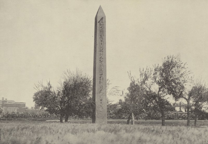 El obelisco de Heliópolis donde Moisés fue educado de English Photographer