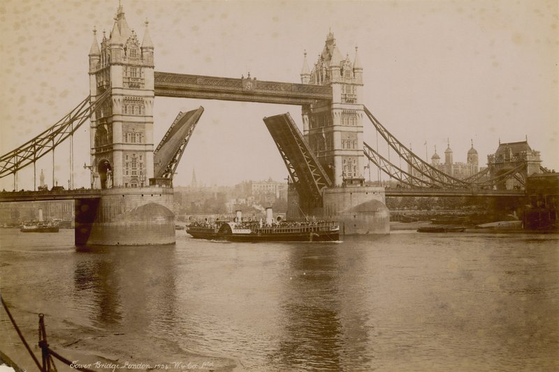 Puente de la Torre, Londres de English Photographer