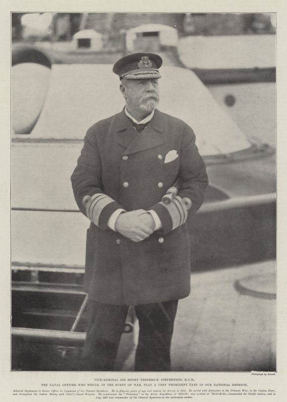 Vicealmirante Sir Henry Frederick Stephenson, KCB, el oficial naval que, en caso de guerra, jugaría un papel muy prominente en nuestra defensa nacional de English Photographer