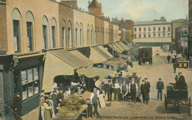 Mercado Watney, extremo de Commercial Road de English Photographer