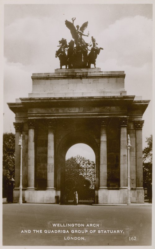 Arco de Wellington y el Grupo de Estatuas de la Cuadriga de English Photographer