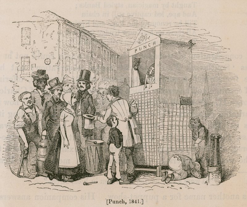 Una multitud se reúne para ver un espectáculo de Punch & Judy de English School