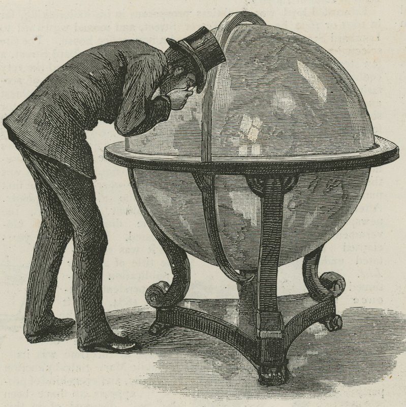 Un hombre de Lloyds estudiando un globo de English School