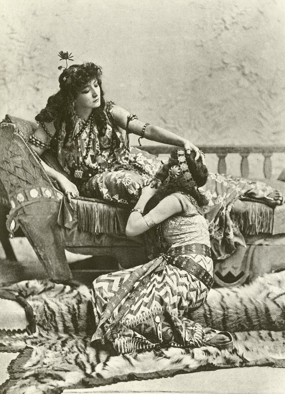 Bernhardt como Cleopatra (grabado) de English School