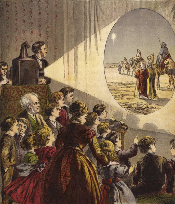 Niños viendo un espectáculo de linterna mágica de la historia de Navidad de English School