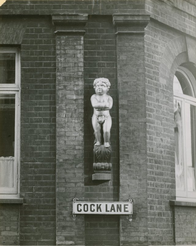 Cock Lane y el Niño Gordo, o estatua del Niño Dorado; fotografía de English School