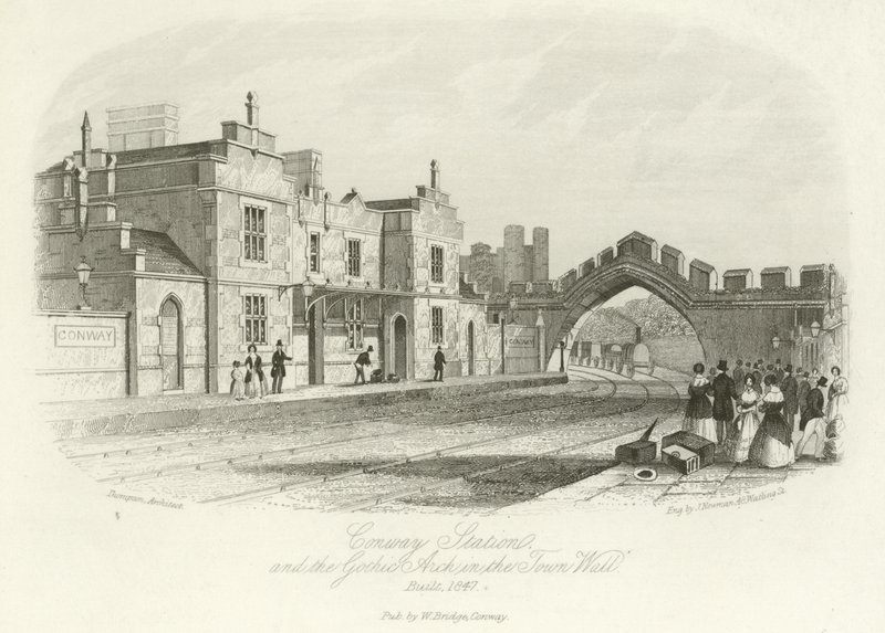 Estación de Conwy y el arco gótico en la muralla de la ciudad, construido en 1847 de English School