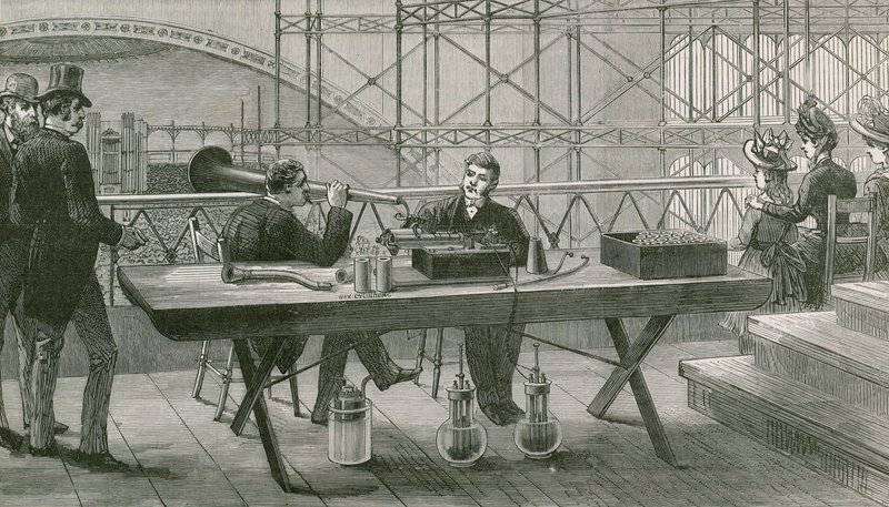 Fonógrafo perfeccionado de Edison en uso en la galería de prensa durante el Festival de Handel en el Crystal Palace de English School